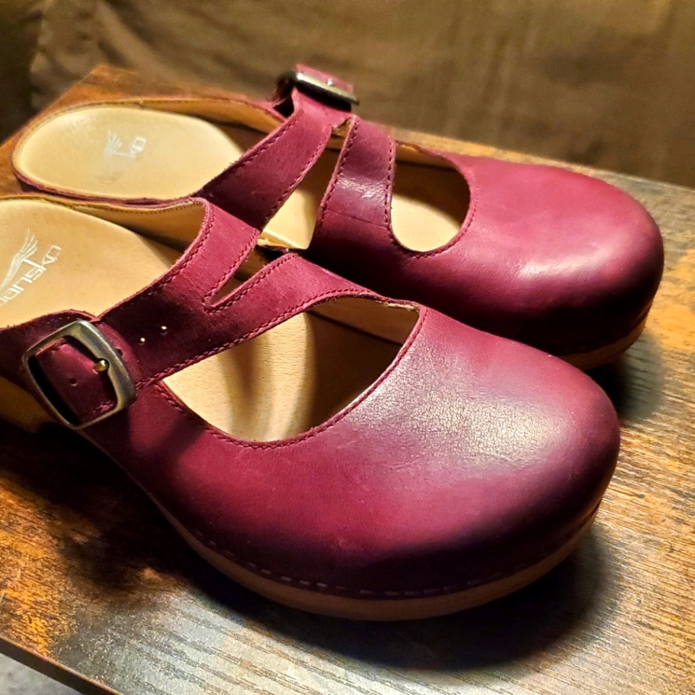 Dansko Britany Berry oiled leather size 38Retail $145